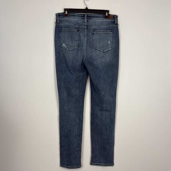 Judy Blue Leni Distressed High Rise Boyfriend Fit Jeans. Medium Wash. Size 9/29. - Picture 7 of 13